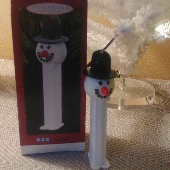 Hallmark 1996 Pez Snowman Ornament - Picture 3 of 4